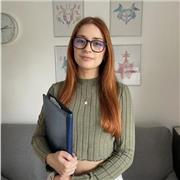 Profesora de apoyo escolar especializada en pedagogía y orientación educativa para sesiones online o presencial